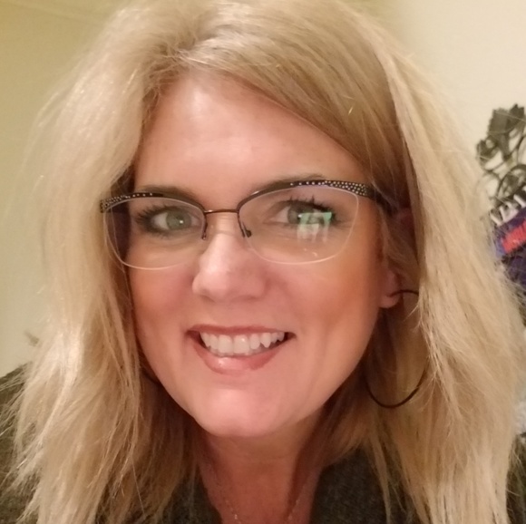 Meet your Posher, Karen - Picture 5 of 8